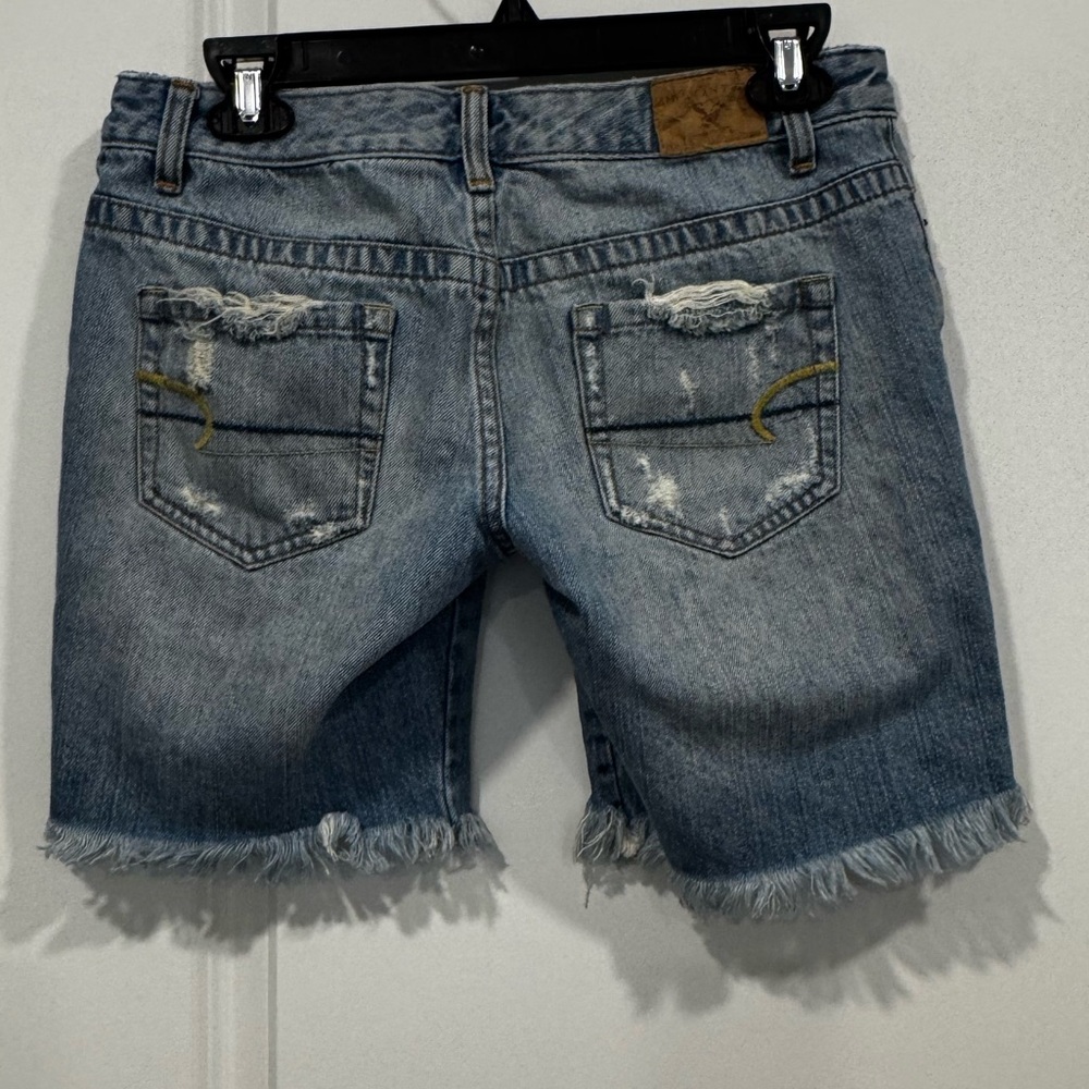 American Eagle Distressed Bermuda Jean Shorts Women’s Size 2 Denim - Picture 4 of 9